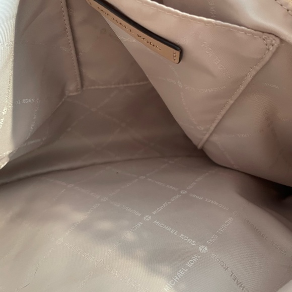 Michael Kors Peyton Quilted purse - Picture 9 of 13